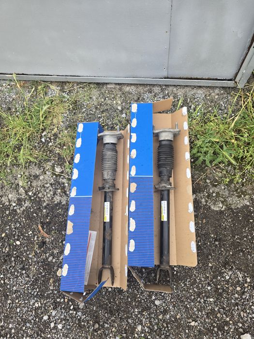 Предни амортисьори за W213.W205 оригинални. Мерцедес в перфектно състо