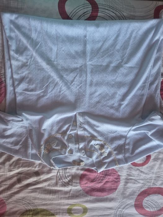 Нова вълнена жилет, подарък 2 блузи и една нощница