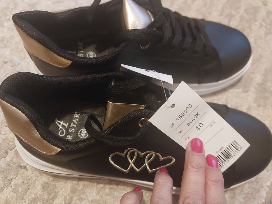 35 лв, нови маратонки с етикет, 40 номер,  стелка 25 см