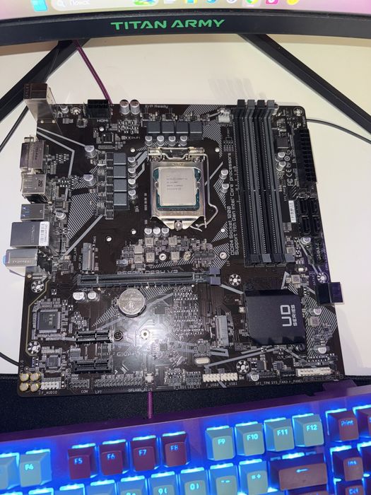 Матринская плата gigabyte + процессор