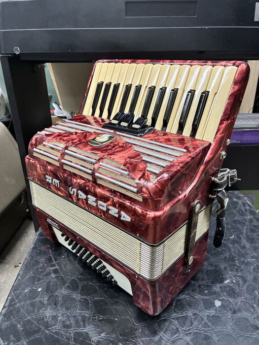 Acordeon Weltmeister cu 48 de basi