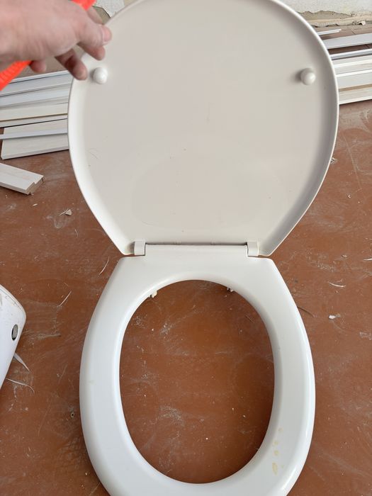 Продам крышку от унитаза и бачок