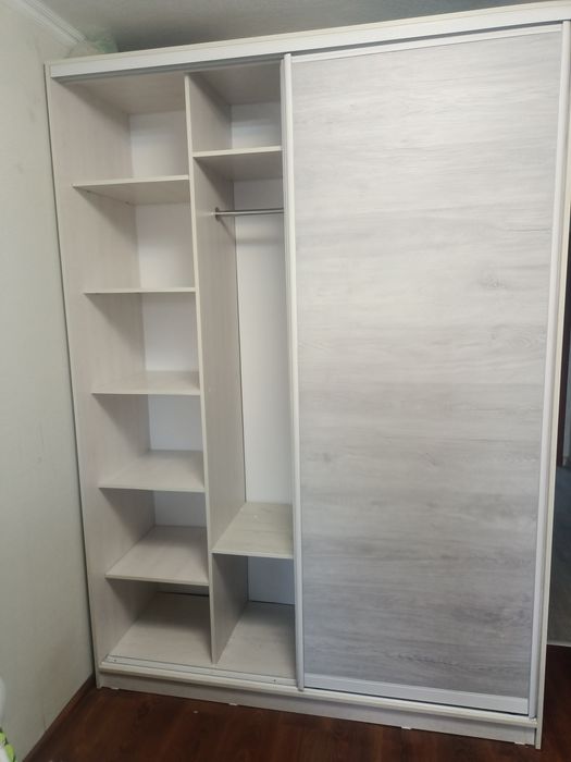 Продам шкаф срочно