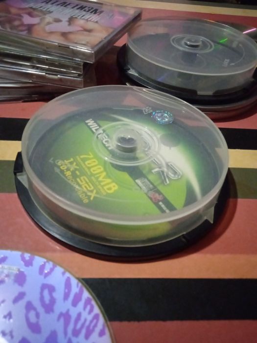 Диски cd. фильмы, музыка, английский