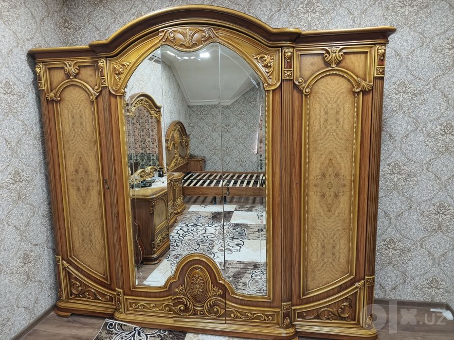 Роскошный китайский спальный гарнитур (полный комплект, 6 предметов)