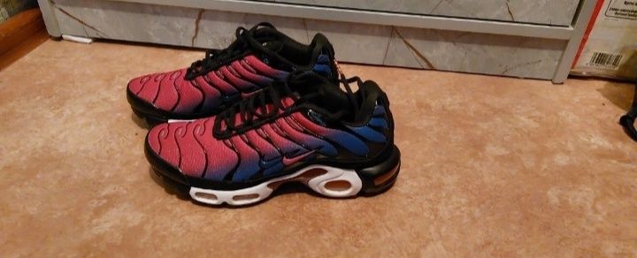 Отдам красивые кросовки