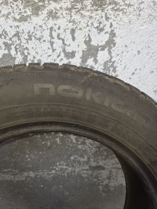 De..vanzare..caucucuri..Nokian..185..65.15..100Lei..bucata