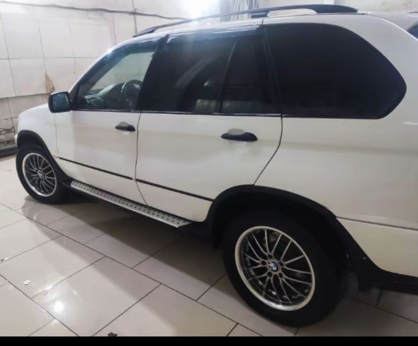 Продам машину BMW X5