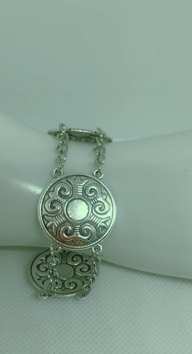 Женский браслет ручной работы.