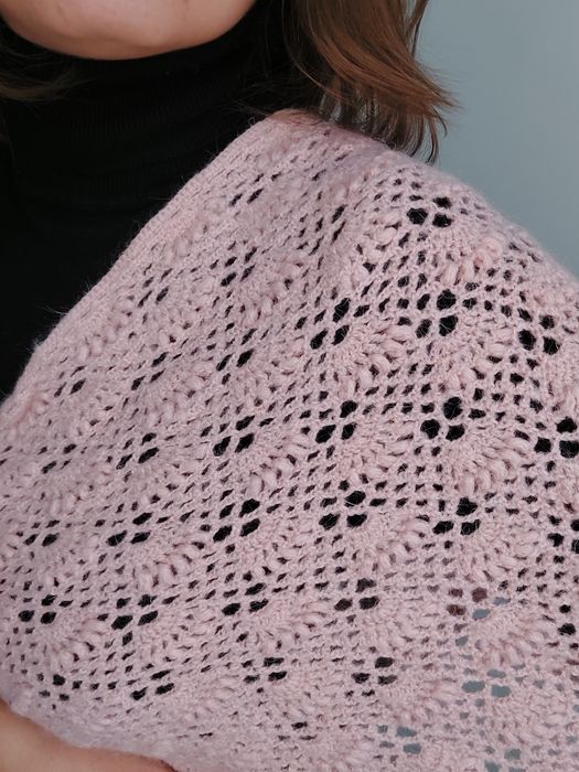 Шаль-косынка ручной работы