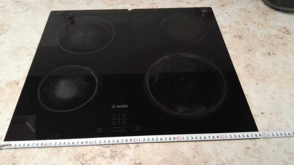 Продаю варочную панель Bosch, размер 59×52 см.