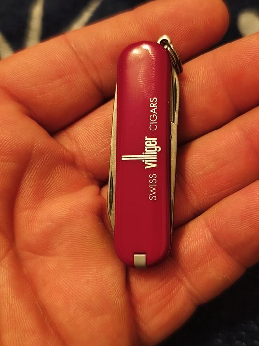 Briceag Victorinox Classic SD – Ediție de Colecție „Villiger Cigars”
D