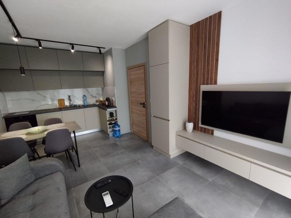 Дава се под наем Двустаен апартамент в Варна, Цветен квартал - 60 кв.м за 850 € - Снимка #1