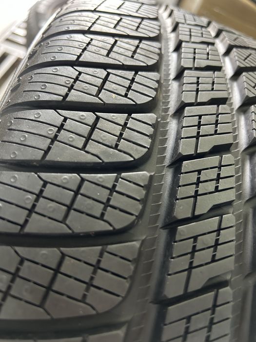 Гуми 305/40/20 Pirelli 2 бр Зимни Дот 2024