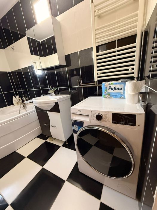 Inchiriez apartament 3 camere.