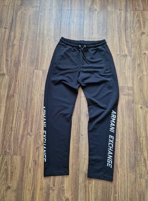 Мъжко спортно долнище и горнище екип ARMANI размер S XL  
Екип 
Най-ви