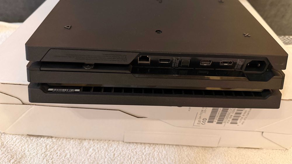 отличен Playstation 4 Pro, ПС4 Про, PS4 Pro