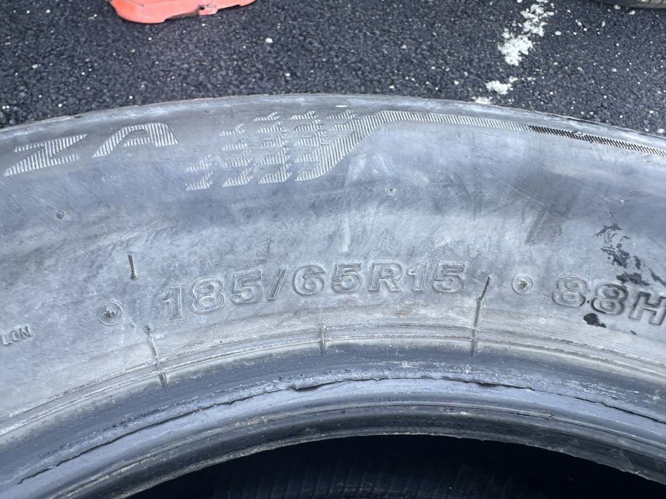 2 бр летни гуми Bridgestone 185/65/15 като нови