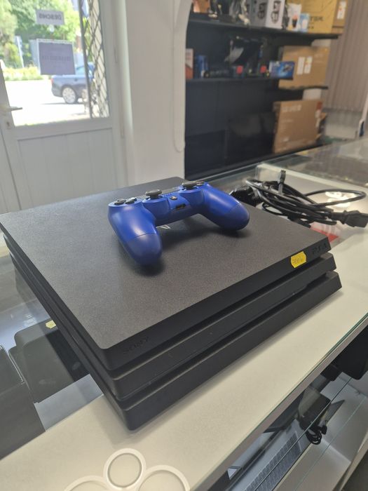 Playstation 4 PRO - 1 maneta - ca nou!