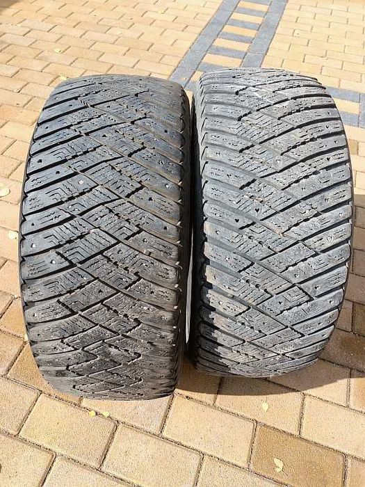 Шины 225/45 R17 - "GoodYear UltraGrip" (Германия), зимние.