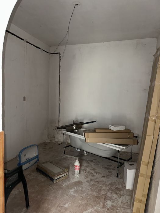 Casa de vanzare cu gradina si curte comuna