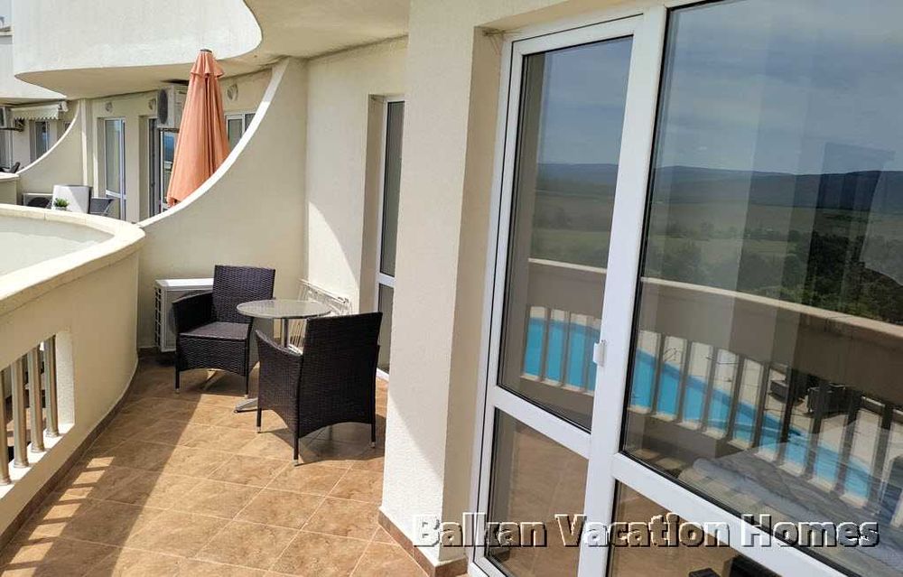 Тристаен апартамент с невероятна морска панорама в Бяла