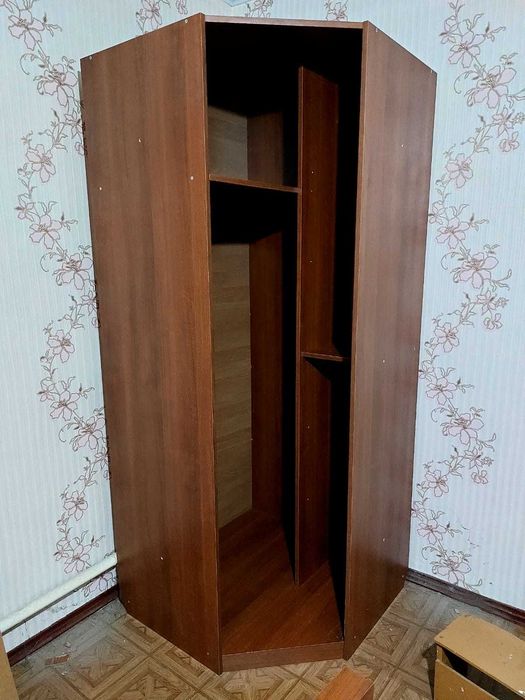 Продам угловой шкаф