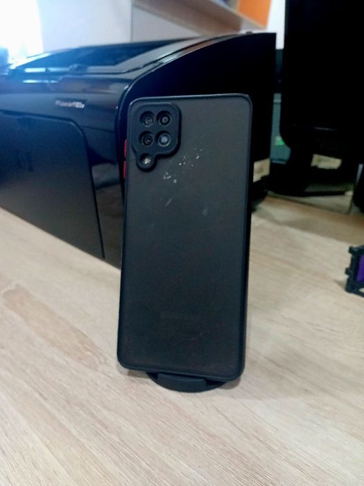 Продам телефон Samsung a12