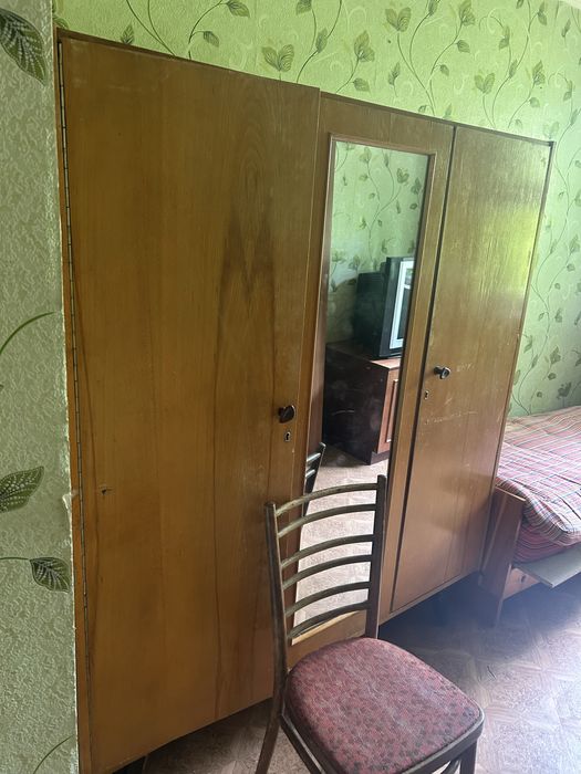 Шкаф для одежды, ширина 150 см, высота 173 см, глубина 60 см.