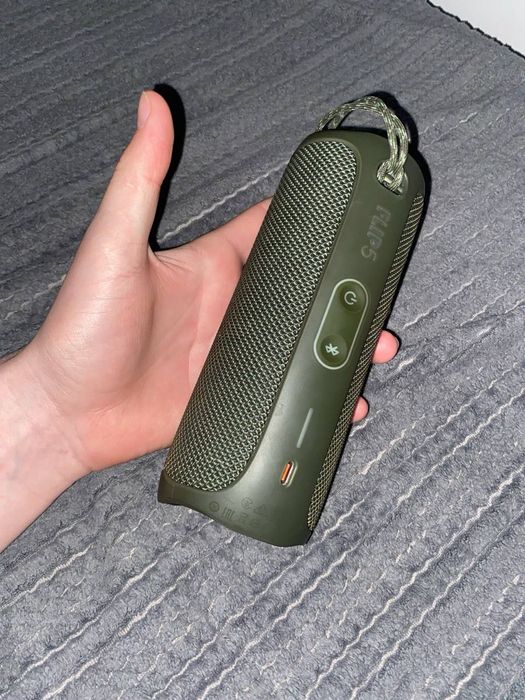 Продам колонку JBL flip 5