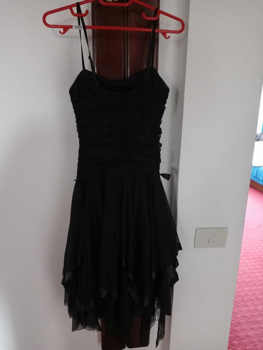 Rochie neagra de ocazie cu bretele subtiri