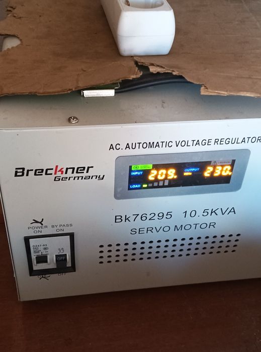 Stabilizator automat de tensiune 10,5 KVA , cu servomotor , monofazat cu afișaj LCD Breckner Germany