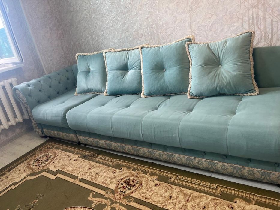 Продам диван 4 метра в длинну