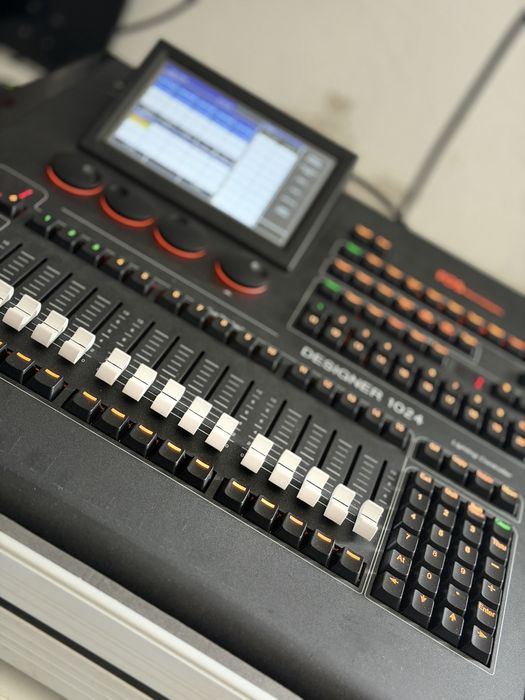 Fos Designer 1024 Consola controller lumini PRET: 4000 lei, Neg.