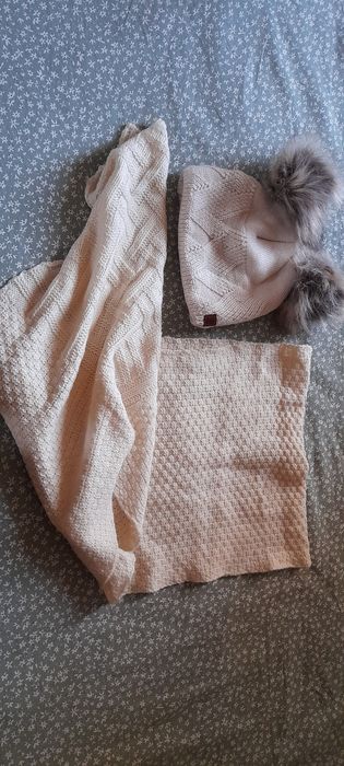 Нов комплект шал и шапка