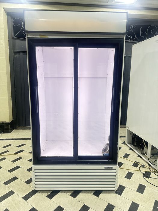 Витринный холодильник