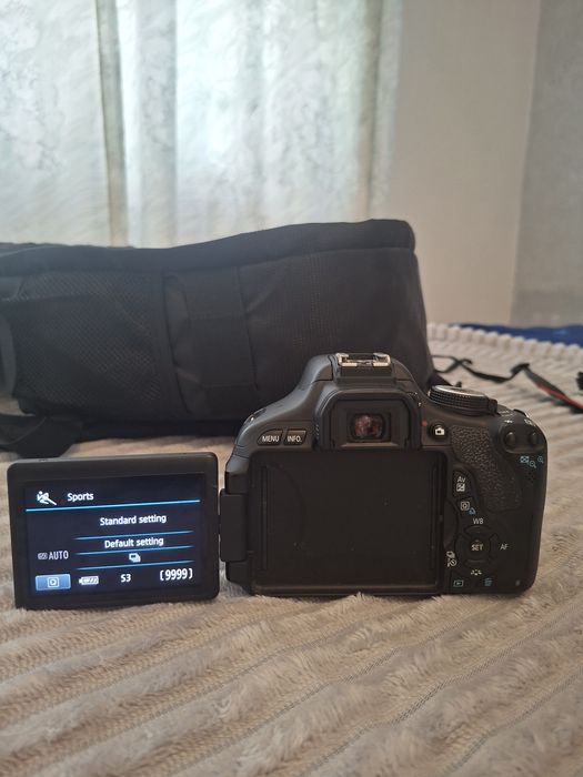 Aparat foto Canon EOS 600D + obiectiv 18-55 mm