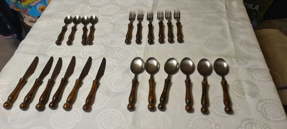 Set tacamuri  maner de lemn