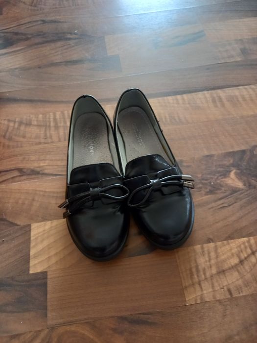 Продам детские туфли