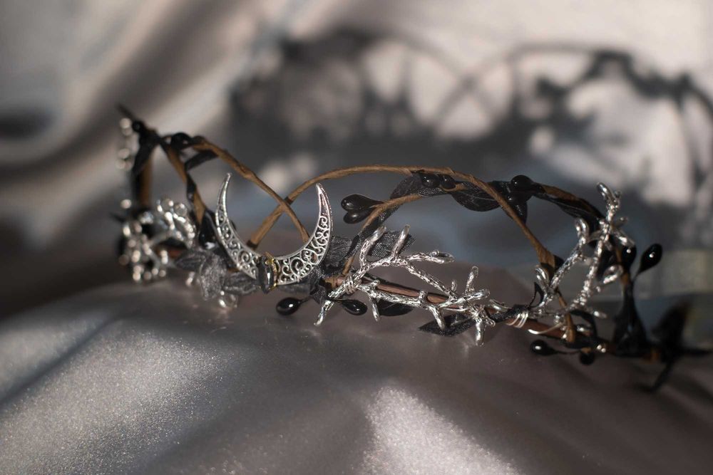 Готическая тиара (корона, диадема) ручной работы. Доставка включена.