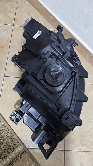 Far dreapta volkswagen id 3 cod 10B 941 036 B