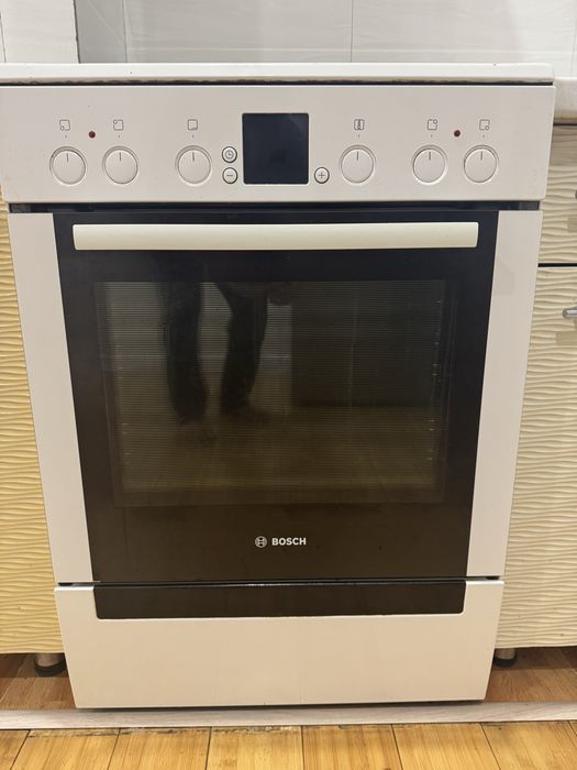 Продам электрическую плиту  Bosch