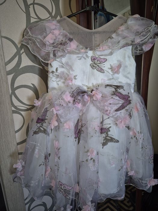 Продам платья нарядные