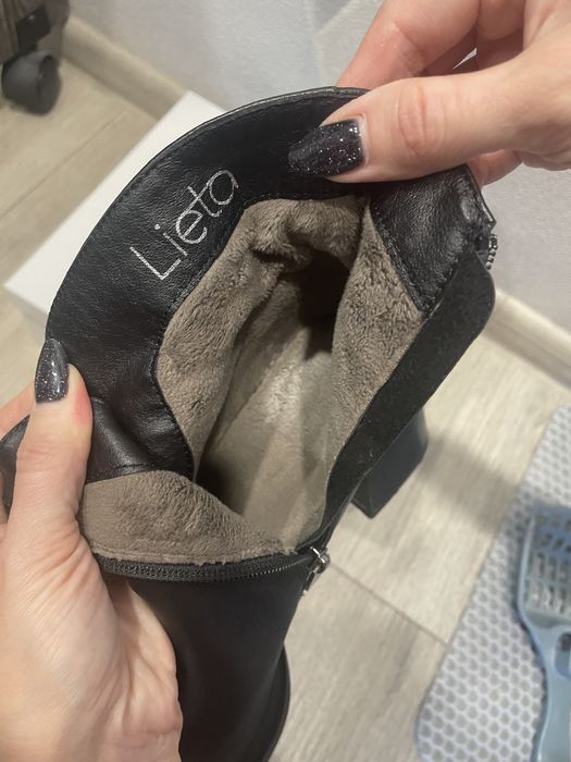 Продам Ботинки женские