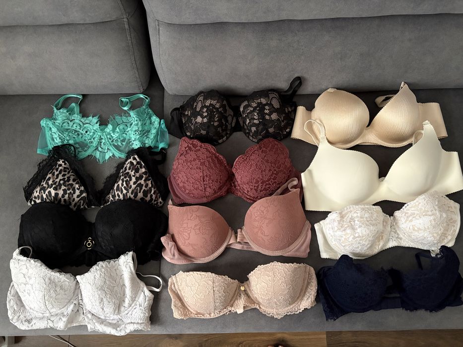 Lot de 12 sutiene 80B