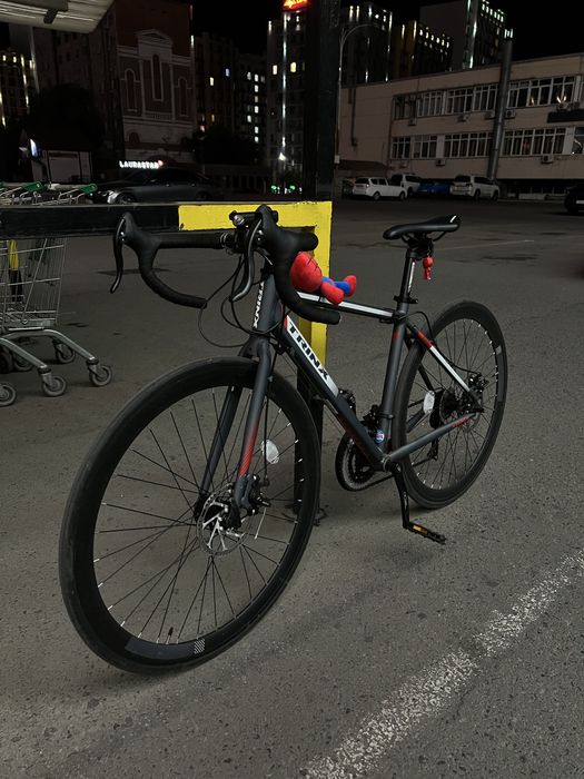 Шоссейный велосипед trinx размером M