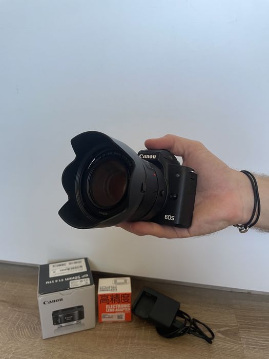 Canon M50 + 2 обектива 50mm и 24mm + адаптер + подарък сенник
