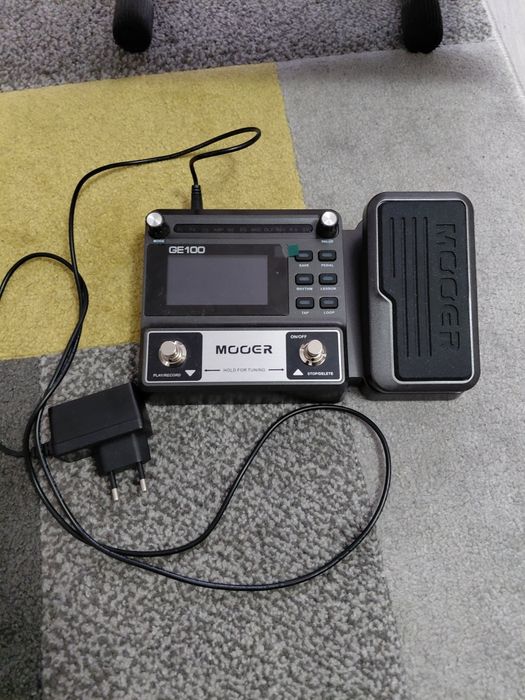 Vând instrumente muzicale