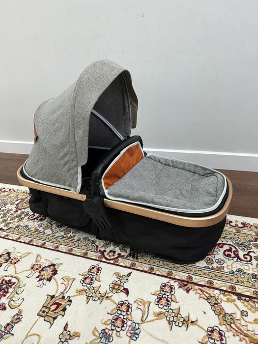 Продам коляску-трансформер 2 в 1