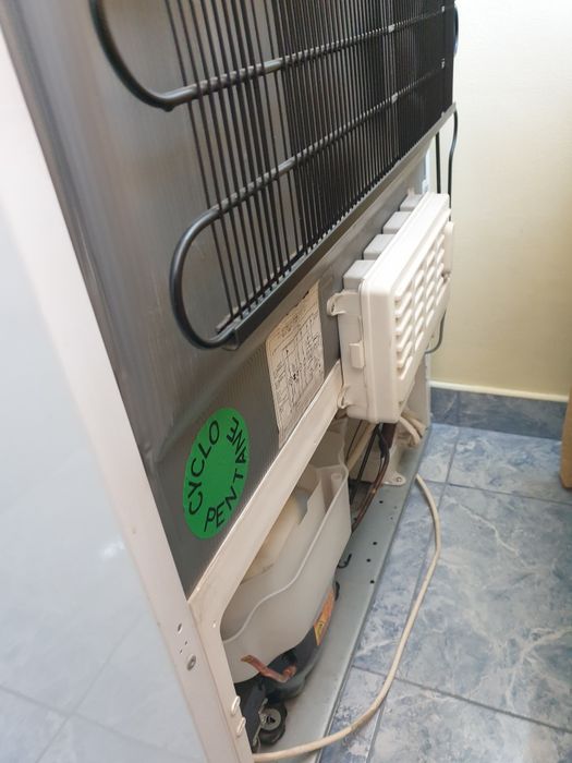Хладилник с фризер  HOTPOINT ARISTON  размери 1900 см70см60см.за 250евро